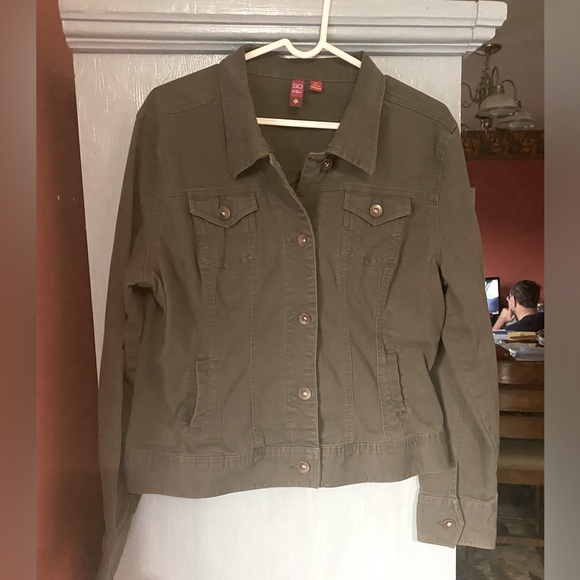 3/12$ Women’s denim Jacket tag says XL please look at measurements - Picture 1 of 8